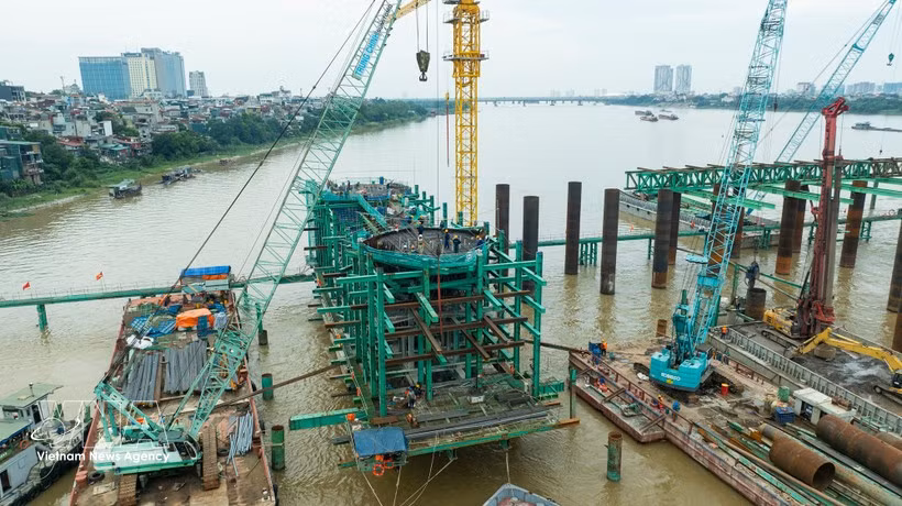 The Tran Hung Dao Bridge project is being accelerated by its investor and contractors. (Photo: VNA)