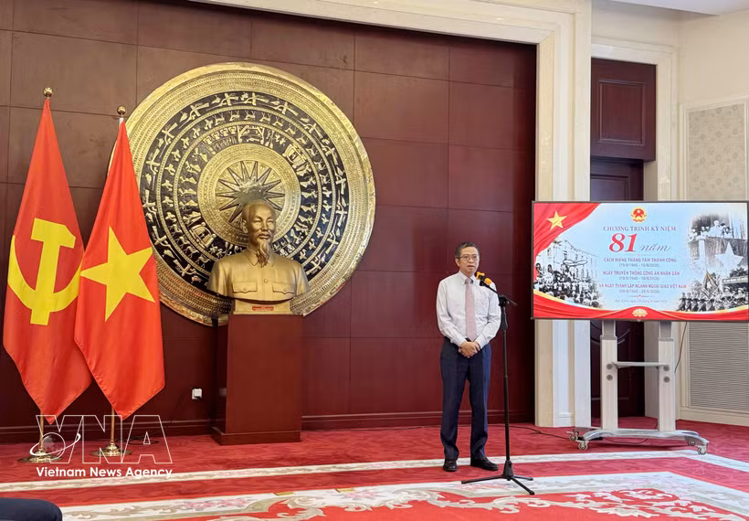 Vietnamese Ambassador to China Pham Thanh Binh speaks at the event. (Photo: VNA)
