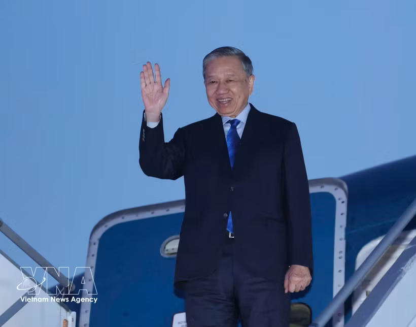 General Secretary of the Communist Party of Vietnam (CPV) Central Committee and President To Lam leaves Ottawa on the evening of September 25 (local time), concluding his state visit to Canada. (Photo: VNA)