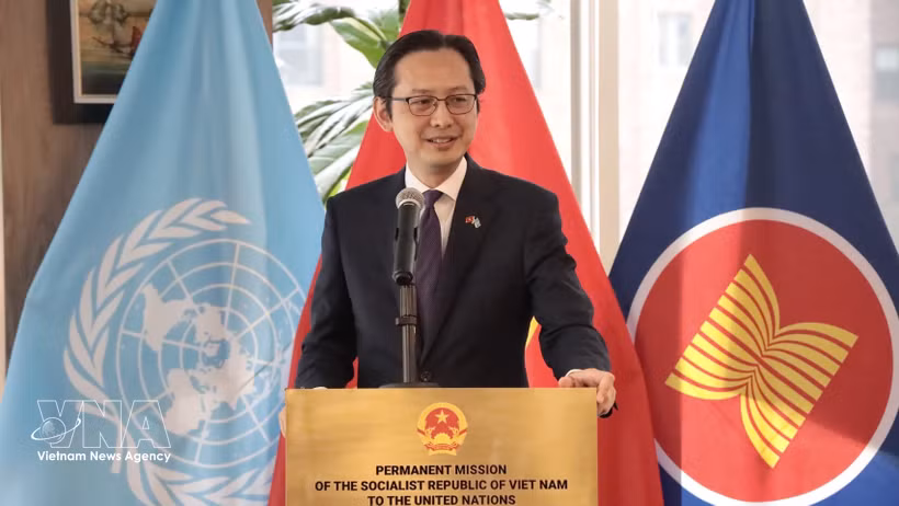 Ambassador Do Hung Viet, Permanent Representative of Vietnam to the UN. speaks at the event. (Photo: VNA)