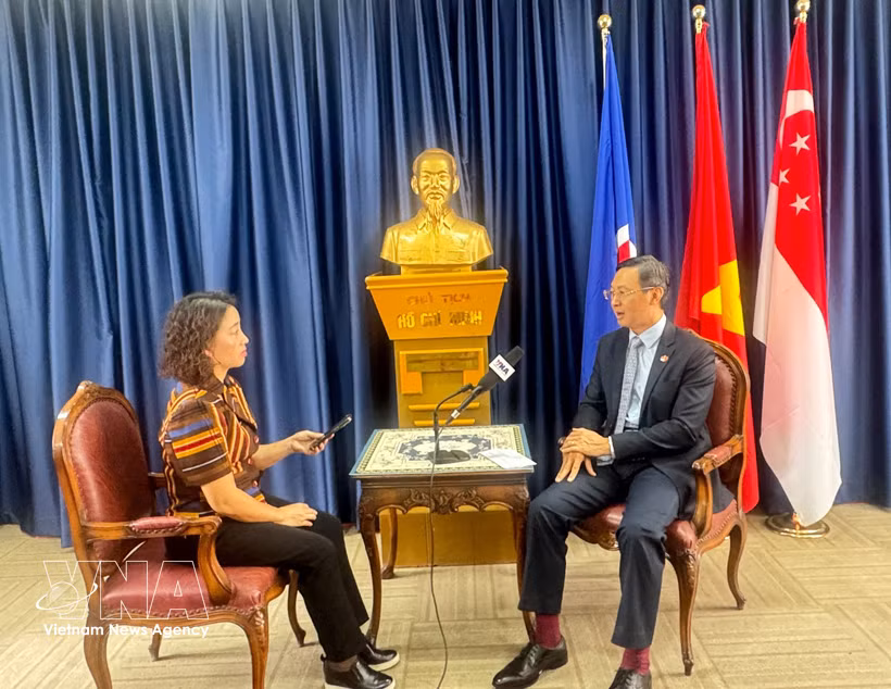 Vietnamese Ambassador to Singapore Tran Phuoc Anh in an interview with the Vietnam News Agency (Photo: VNA)