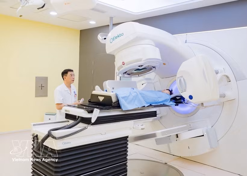 A patient undergoing radiotherapy at National Cancer Hospital (K hospital). (Photo: VNA)