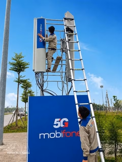Telecom operators are accelerating the rollout of 5G coverage across Hai Phong city. (Photo: VNA)