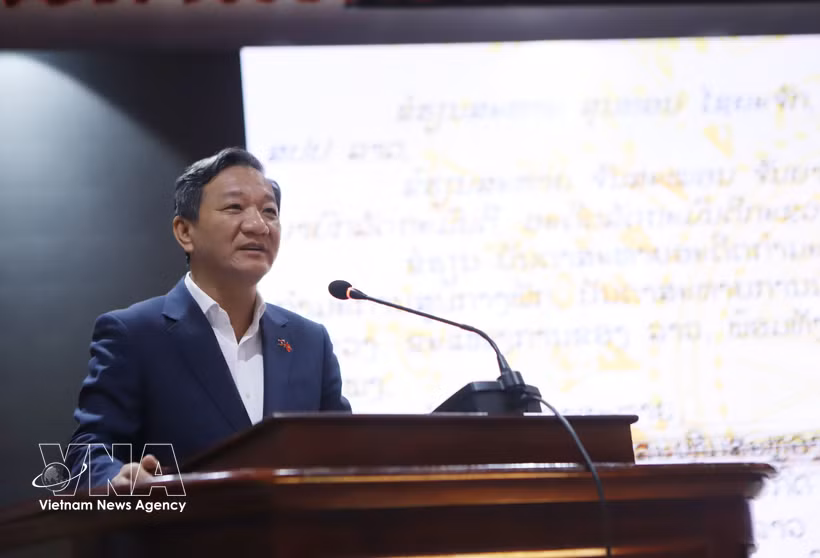Vietnamese Ambassador to Laos Nguyen Minh Tam speaks at the event. (Photo: VNA)