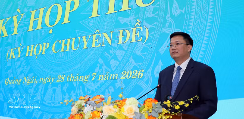 Nguyen Duc Tam speaks after being elected chairman of the People's Committee of Quang Ngai province for the 2026-2031 term (Photo: VNA)