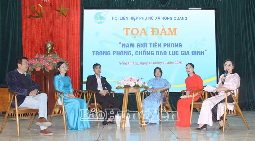 The Women’s Union of Hong Quang commune holds a discussion on preventing and combating domestic violence. (Photo: Hung Yen Newspaper) 