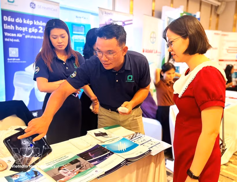 The conference highlights emerging technologies shaping the future of stroke treatment. (Photo: VNA)