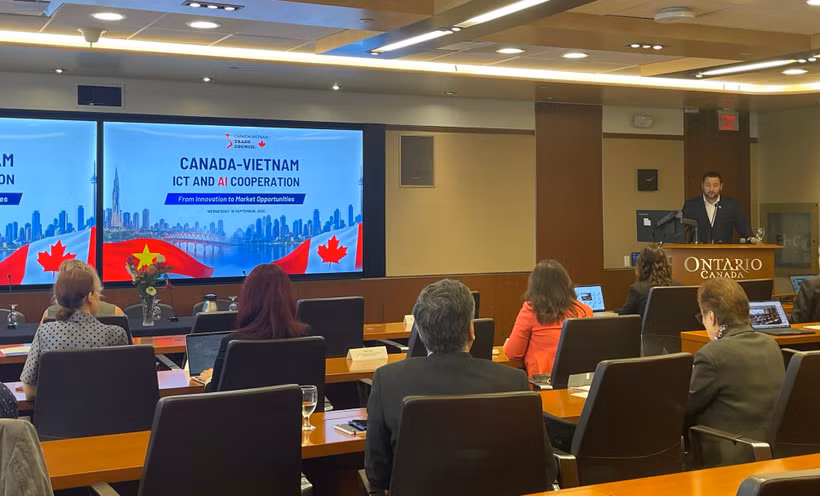 Delegates at the seminar "Canada- Vietnam: ICT and AI Cooperation" (Photo: published by VNA)