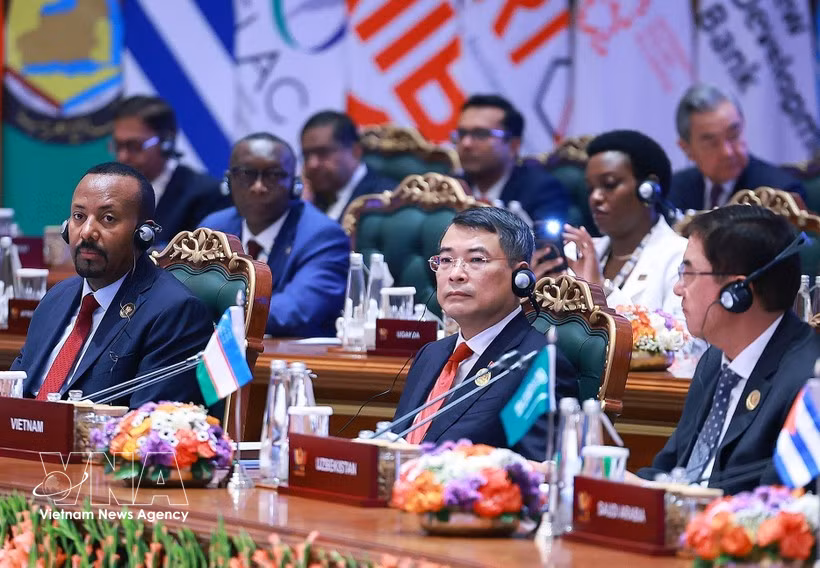 Prime Minister Le Minh Hung attends the 18th BRICS Summit in India (Photo: VNA)
