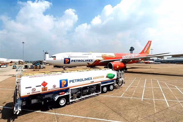 Petrolimex Aviation supplies SAF for Vietjet flights (Photo: baochinhphu.vn)
