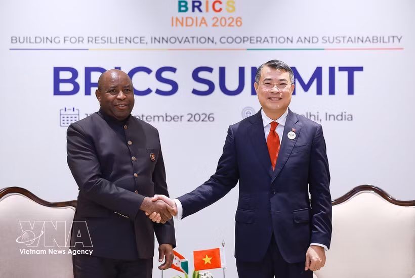 Prime Minister Le Minh Hưng and Burundi President Évariste Ndayishimiye at their meeting on September 13 (Photo: VNA)