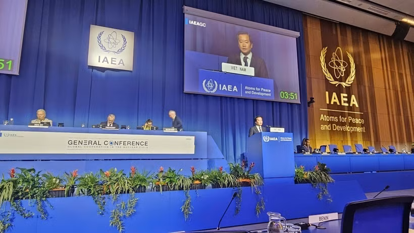 Nguyen Hoang Linh, Director of the Vietnam Agency for Radiation and Nuclear Safety, delivers Vietnam’s national statement at the plenary sitting of the 70th Regular Session of the IAEA General Conference in Austria. (Photo published by VNA)