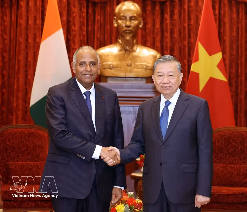 General Secretary of the Communist Party of Vietnam Central Committee and President To Lam (R) receives President of the National Assembly of Côte d’Ivoire Patrick Achi on August 24. (Photo: VNA)