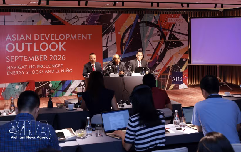 ADB's representatives at the press conference on September 23. (Photo: VNA)