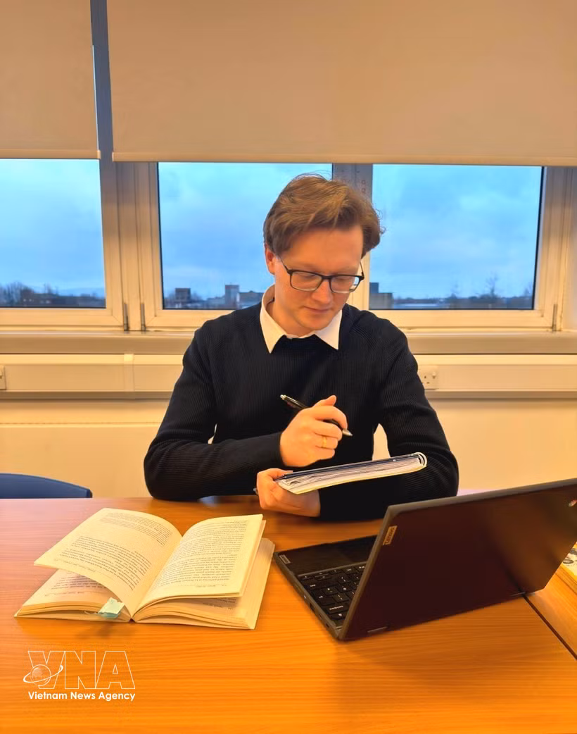 British researcher Kyril Whittaker (Photo publish by VNA)