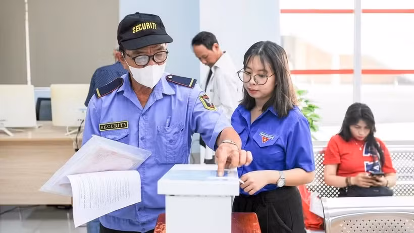 Online public services in Thanh Khe ward, Da Nang city, help residents protect personal data. (Photo: nhandan.vn) 