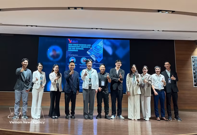 The executive board of the Vietnamese Experts Association in Taiwan (VNEAT) for the 2026–2028 term makes its debut. (Photo: VNA)