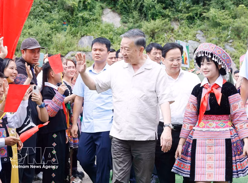 Party General Secretary and State President To Lam (centre) attends the All People’s Day for National Security Protection in Long Luong village of Van Ho commune, Son La province, on July 15, 2026. (Photo: VNA)