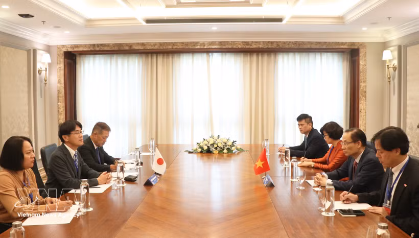 A view of the meeting between Politburo member and Minister of Foreign Affairs Le Hoai Trung and Governor of Nara prefecture Yamashita Makoto in Hue city on September 6, 2026. (Photo: VNA)