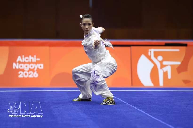 Wushu star Duong Thuy Vi in her qiangshu performance at ASIAD 2026 on September 23 (Photo: VNA)