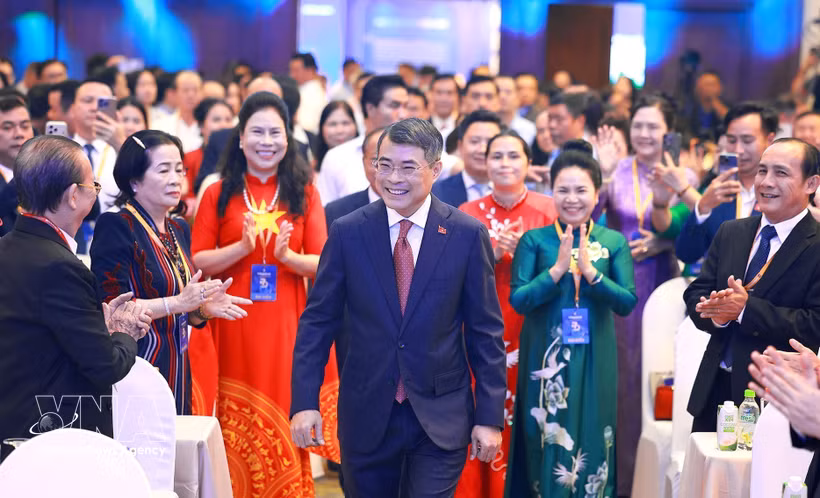 Prime Minister Le Minh Hung attends a ceremony held in Hanoi on August 25 to mark the 20th anniversary of the Vietnam Association of Small and Medium Enterprises (VINASME). (Photo: VNA)