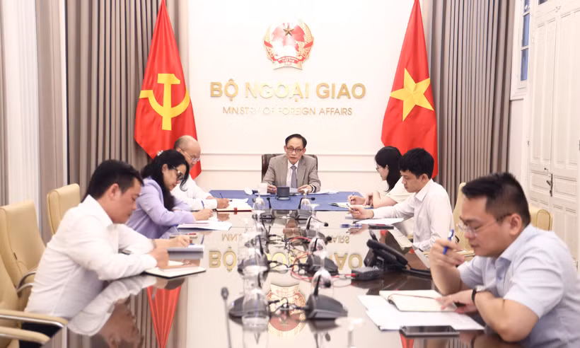 Minister of Foreign Affairs Le Hoai Trung holds phone talks with his Canadian counterpart Anita Anand on August 22. (Source: Ministry of Foreign Affairs)