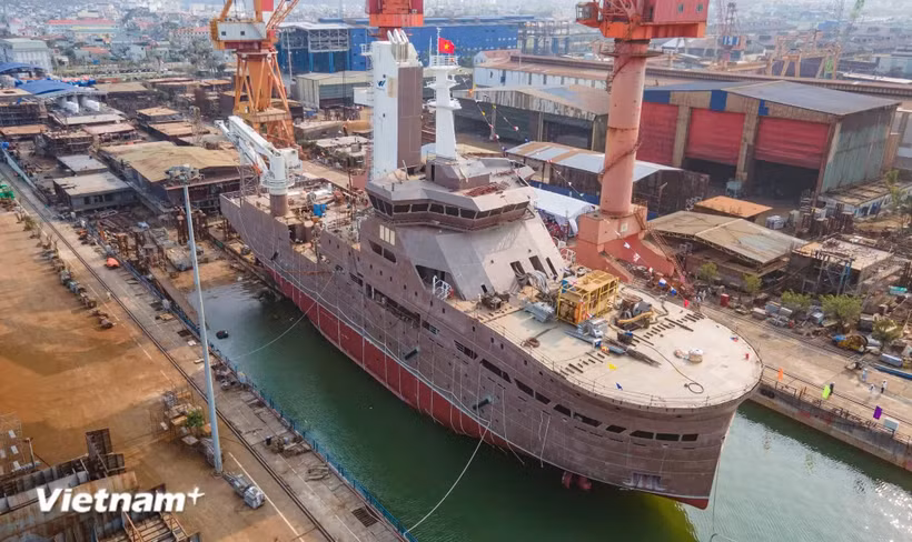 The development of the shipbuilding industry also lays the foundation for large-scale logistics and maritime industry centres. (Photo: VietnamPlus)