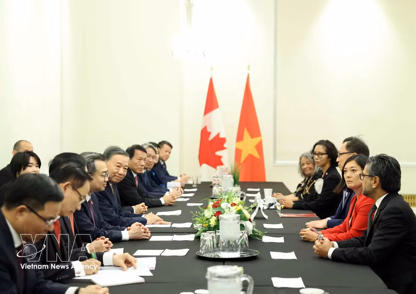 General Secretary of the Communist Party of Vietnam Central Committee and President To Lam receives representatives from the Canada–Vietnam Parliamentary Friendship Group at the Parliament of Canada on September 24 (local time). (Photo: VNA)