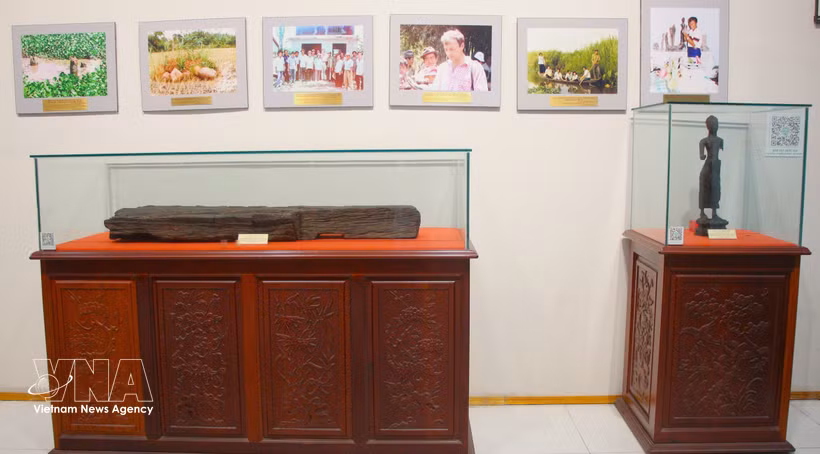 National treasures on display at the Can Tho Museum feature QR codes that visitors can scan to access more information. (Photo: VNA)
