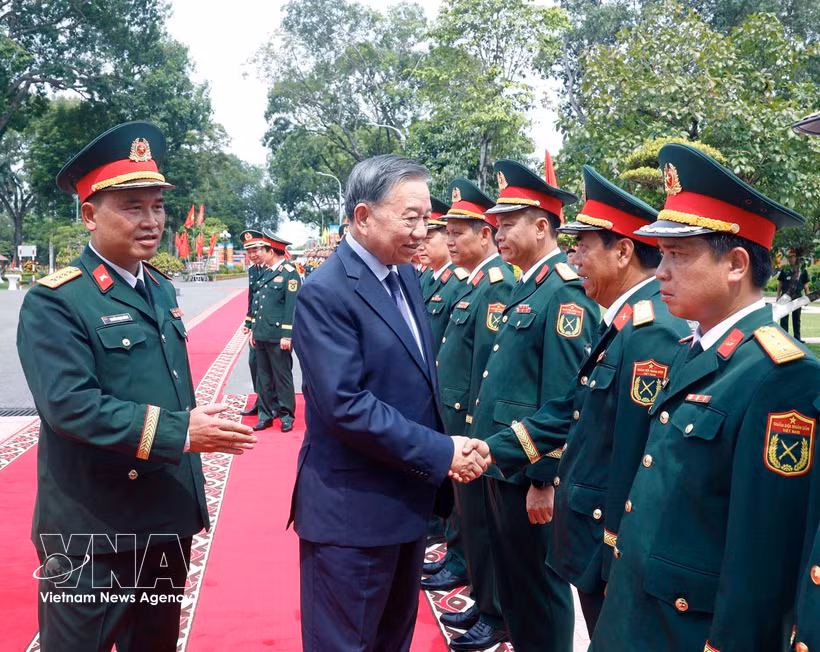 General Secretary of the Communist Party of Vietnam and President To Lam, who is also Secretary of the Central Military Commission, visits Infantry Division 308 of Army Corps 12 under the Ministry of National Defence in Hanoi on August 18 (Photo: VNA)
