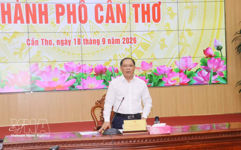 Vice Chairman of the Can Tho municipal People's Committee Tran Chi Hung speaks at the event (Photo: VNA)