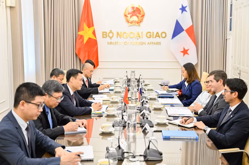 At the second political consultation between the Ministries of Foreign Affairs of Vietnam and Panama on July 28 in Hanoi. (Photo: Courtesy of Ministry of Foreign Affairs)