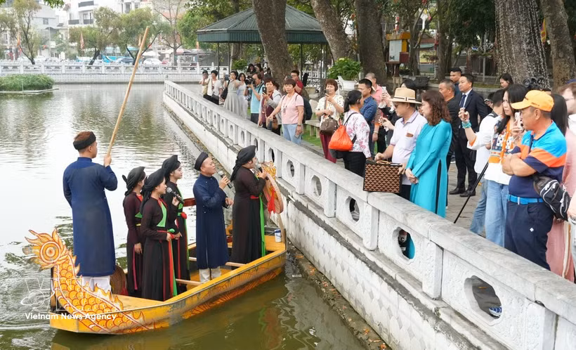 Bac Ninh's tourist attractions draws large crowds after the release of the hit music video Bac Bling. (Photo: VNA)