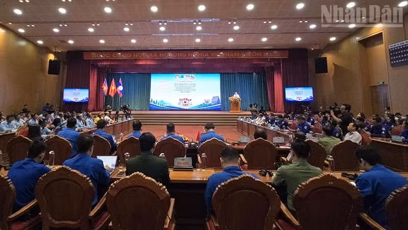 Delegates at the youth exchange programme between Gia Lai and four southern Lao and three northeastern Cambodian provinces on August 26 (Photo: nhandan.vn)