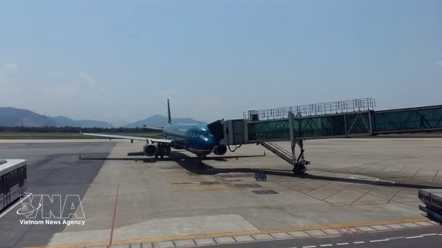A Vietnam Airlines plane at Da Nang International Airport (Photo: VNA)