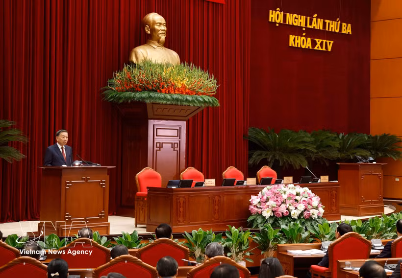 Party General Secretary and State President To Lam speaks at the closing ceremony of the third meeting of the 14th Party Central Committee. (Photo: VNA)