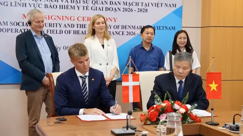 At the MoU signing ceremony (Photo: VietnamPlus)