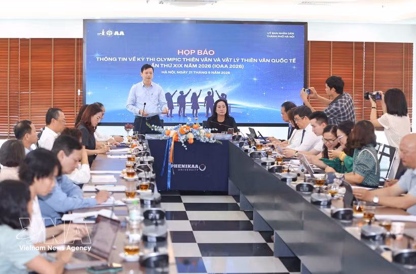 Nguyen Van Hien, Director of the Hanoi Department of Education and Training, speaks at the September 21 press conference on the 19th International Olympiad on Astronomy and Astrophysics. (Photo: VNA)