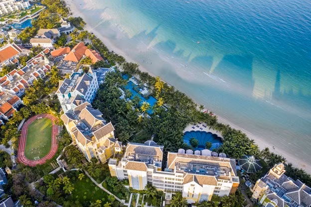 The luxury beachfront resorts at Kem Beach, voted among the world's top 50 most stunning beaches, continue to captivate international travellers. (Photo: Sun Group)