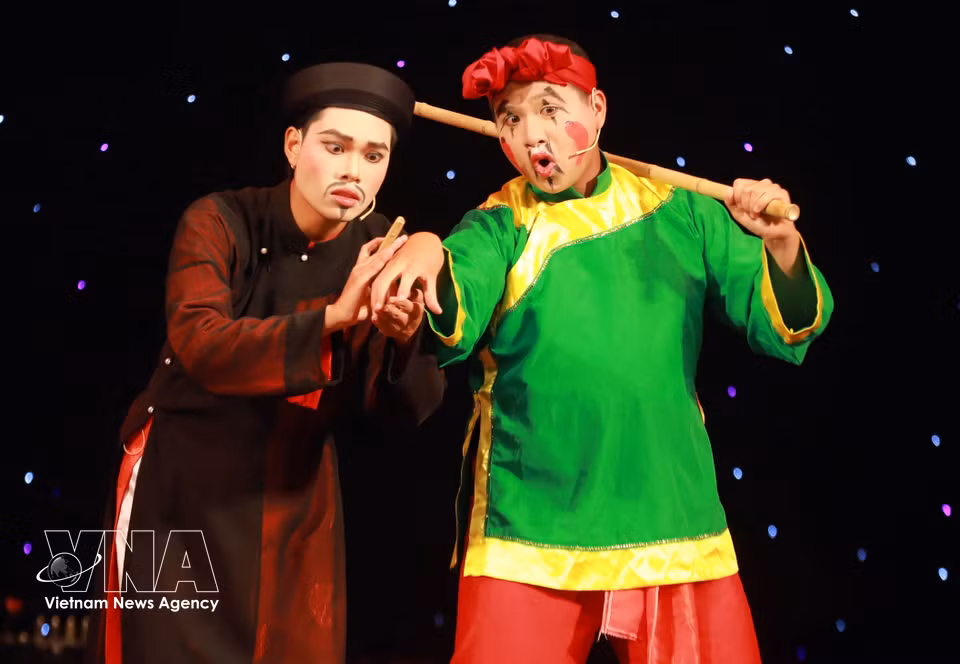 The art programme “Harmony Between Heaven and Earth" features performances rich in Vietnamese cultural identity, staged with a contemporary spirit to create a harmonious blend of tradition and modernity. The programme was organised by students from the Hanoi Academy of Theatre and Cinema on June 5, 2026. (Photo: VNA)
