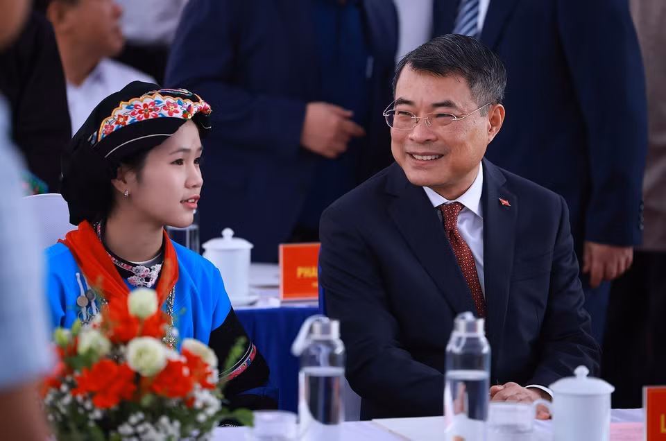 Prime Minister Le Minh Hung attends the new school year opening ceremony at Muong Khuong Multi-level Boarding School (Lao Cai) (Photo: VNA)