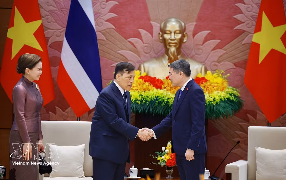 Prime Minister Le Minh Hung meets with King Maha Vajiralongkorn Phra Vajiraklaochaoyuhua of Thailand and Queen Suthida Bajrasudhabimalalakshana (Photo: VNA)