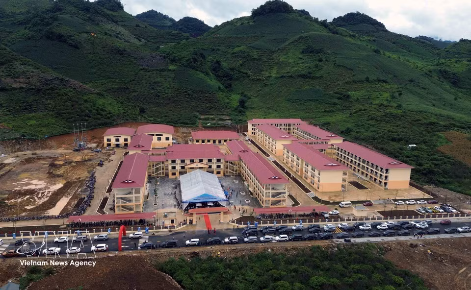 After more than nine months of construction, the Yen Son Primary and Middle Boarding School in Yen Son commune, Son La province, has been basically completed, inaugurated and handed over, ready to welcome teachers and students for the new school year. (Photo: Quang Quyet/VNA)