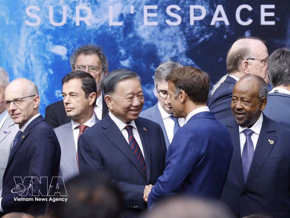 General Secretary of the Communist Party of Vietnam Central Committee and President To Lam and French President Emmanuel Macron. (Photo: VNA)