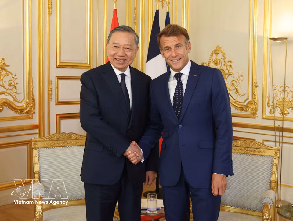 The two leaders later have a retreat meeting (Photo: VNA)