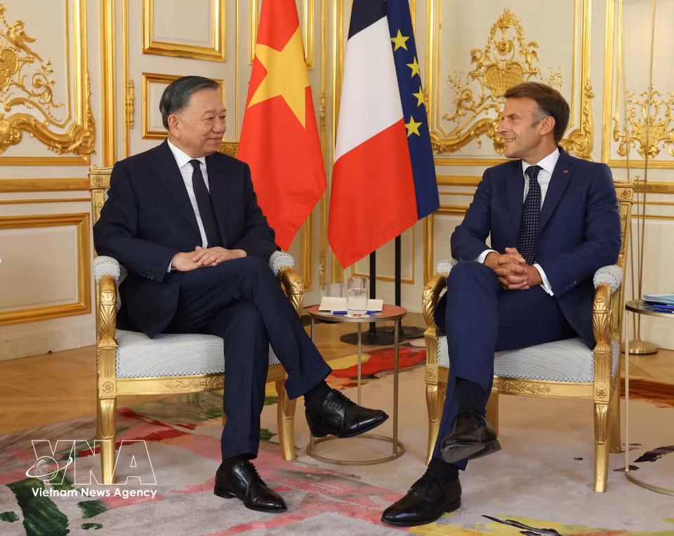 The two leaders later have a retreat meeting (Photo: VNA)