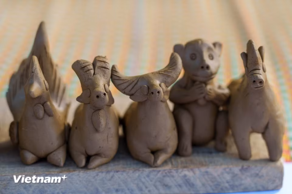 Hand-moulded details vividly depict the zodiac animals using unbaked clay. (Photo: Thanh Phong/Vietnam+)