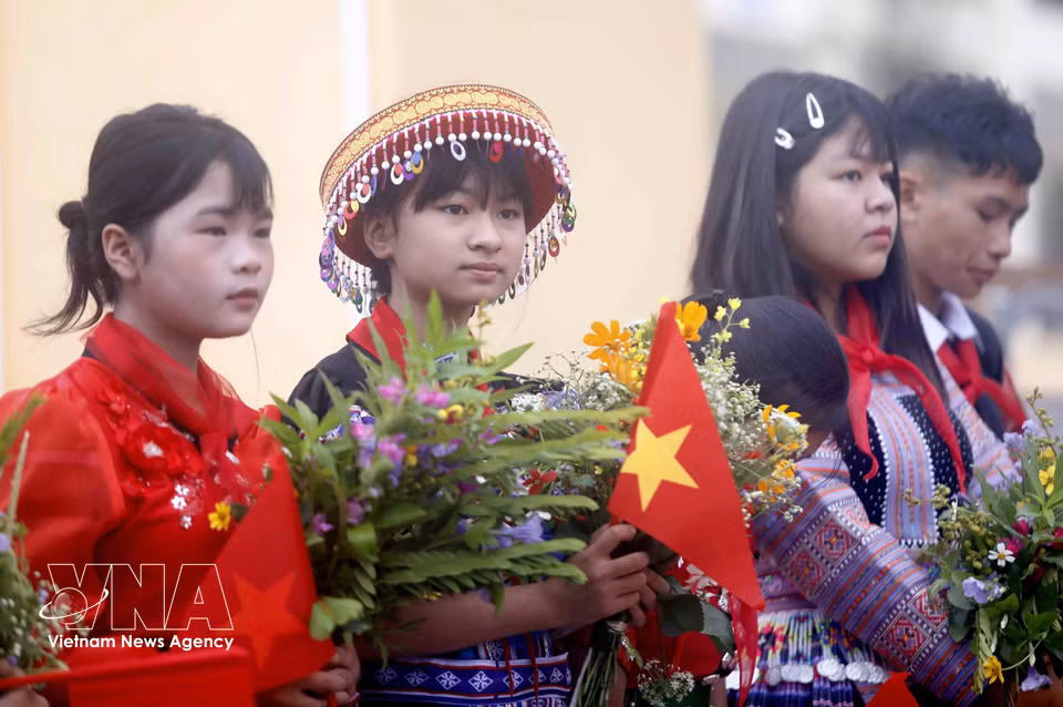 Students at the Yen Son Primary and Middle Boarding School on their first day back at school. (Photo: Quang Quyet/VNA)