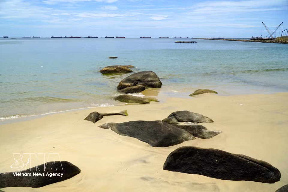 A long stretch of fine golden sand and crystal-clear waters is a defining feature of Son Tra beach. (Photo: VNA)