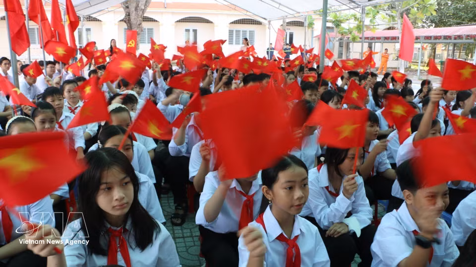 Can Tho students on the opening day of the school year. (Photo: VNA)
